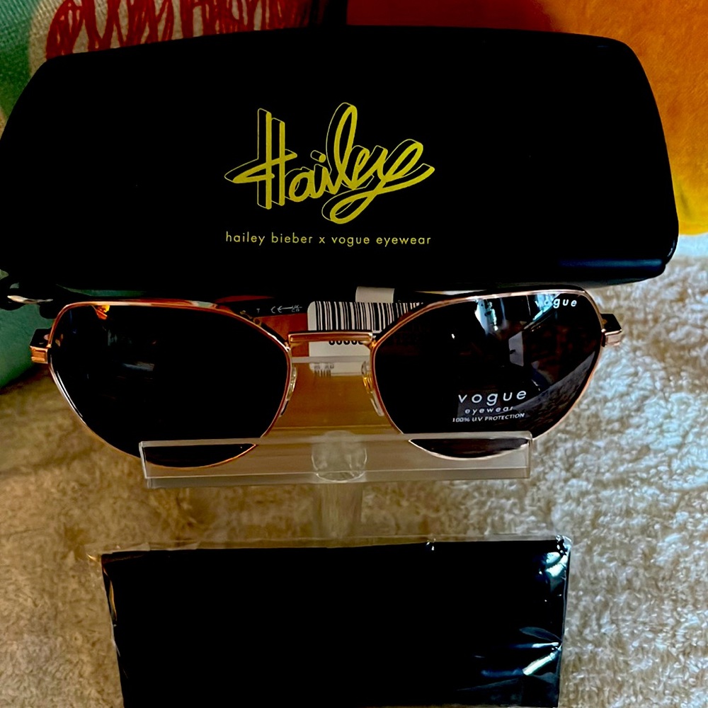 Hailey Bieber/Vogue 2022 sunglasses 🕶